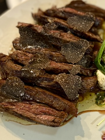 Danie restauracyjne ze świeżą truflą